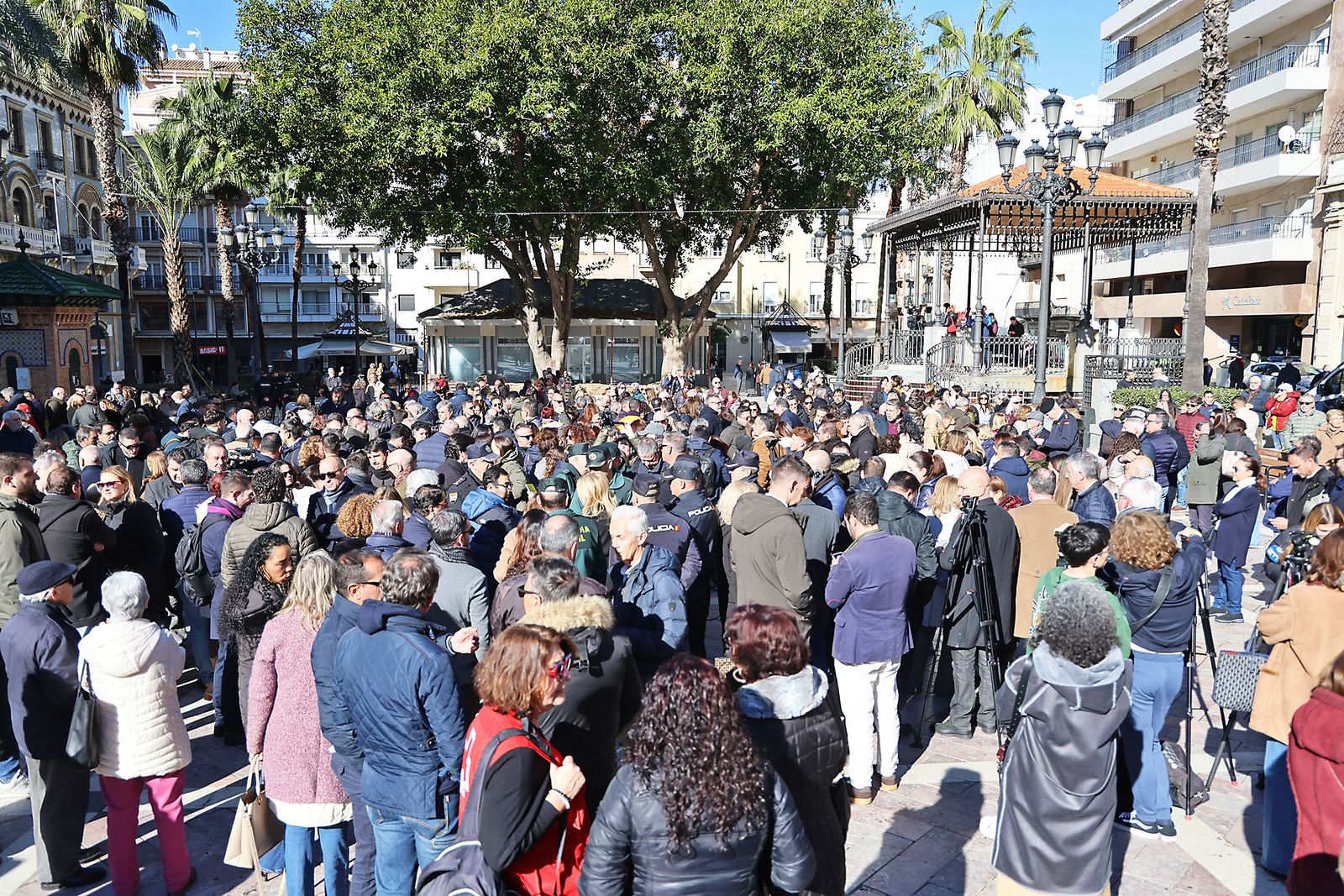 Las fotografías del minuto de silencio por el trágico accidente de tren