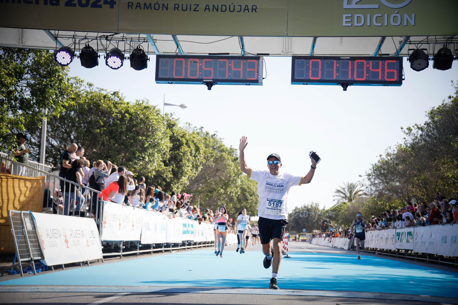 Imágenes de la llegada de la Media maratón Ciudad de Almería