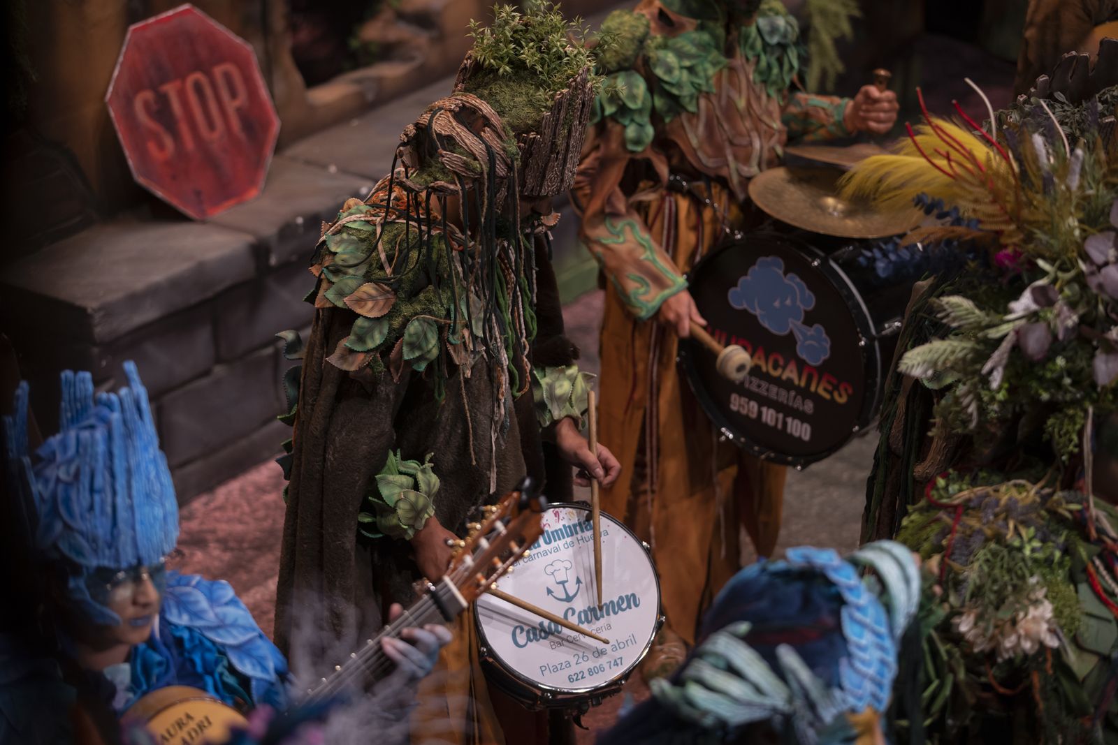 Imágenes de la actuación de la comparsa de Huelva "La vieja verde" en el Carnaval Colombino