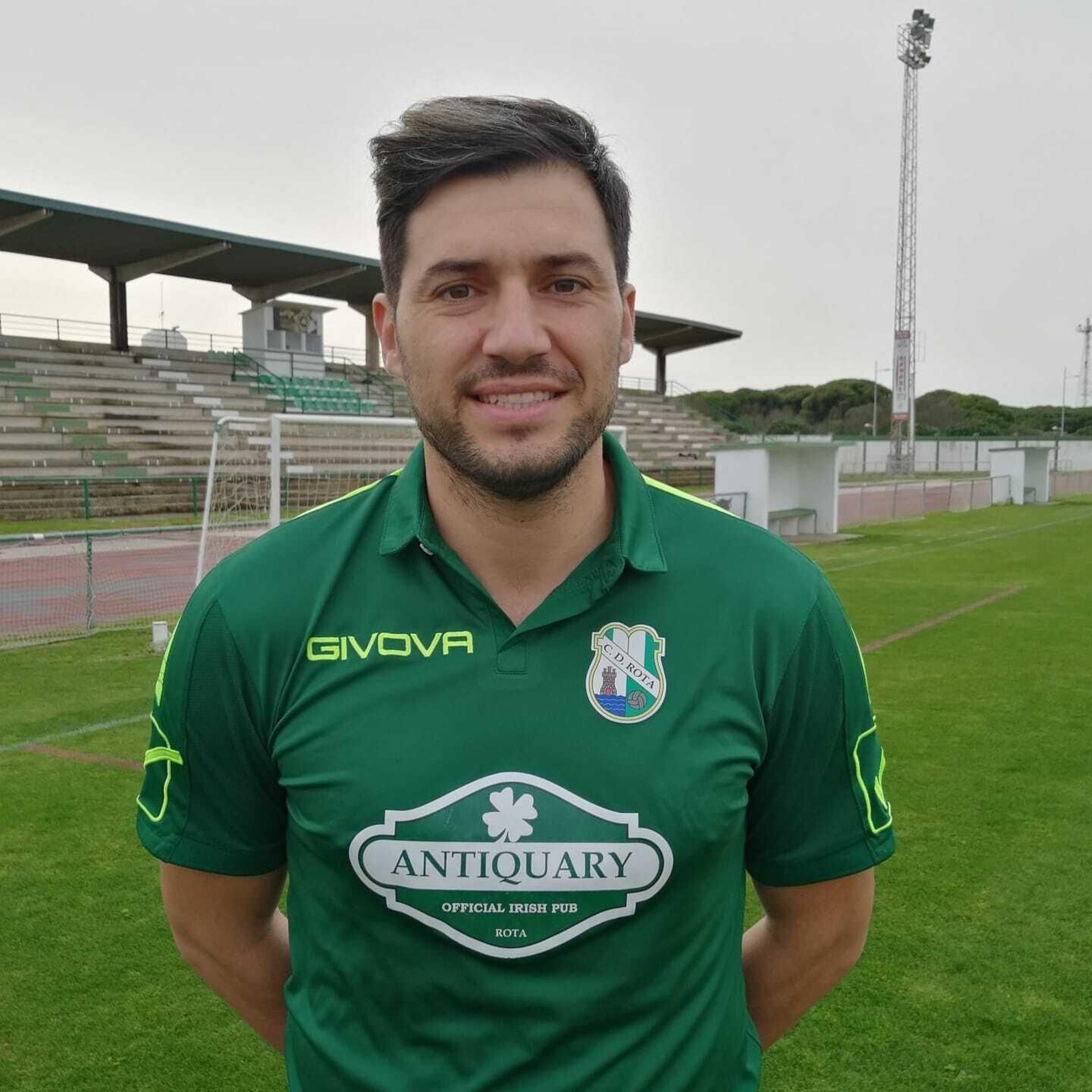 Luis Lara ha renovado por una temporada más.