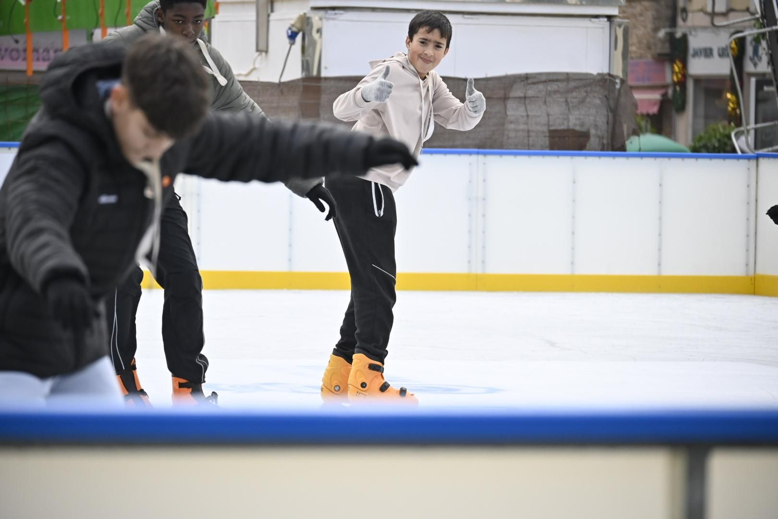 Imágenes de la inauguración de la pista de hielo de Isla Chica