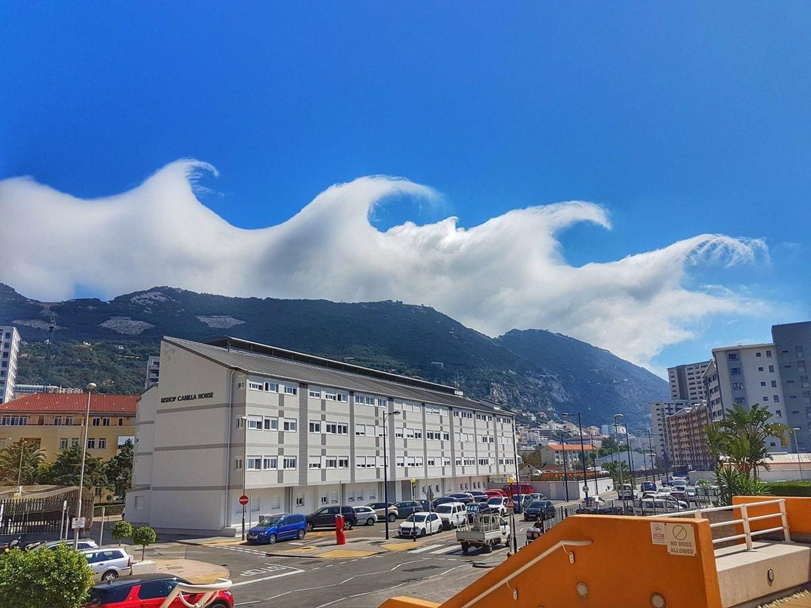 La extraña formación de nubes de Gibraltar.
