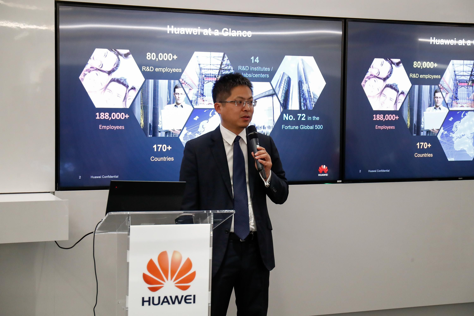 El consejero delegado de Huawei en España, en una conferencia.