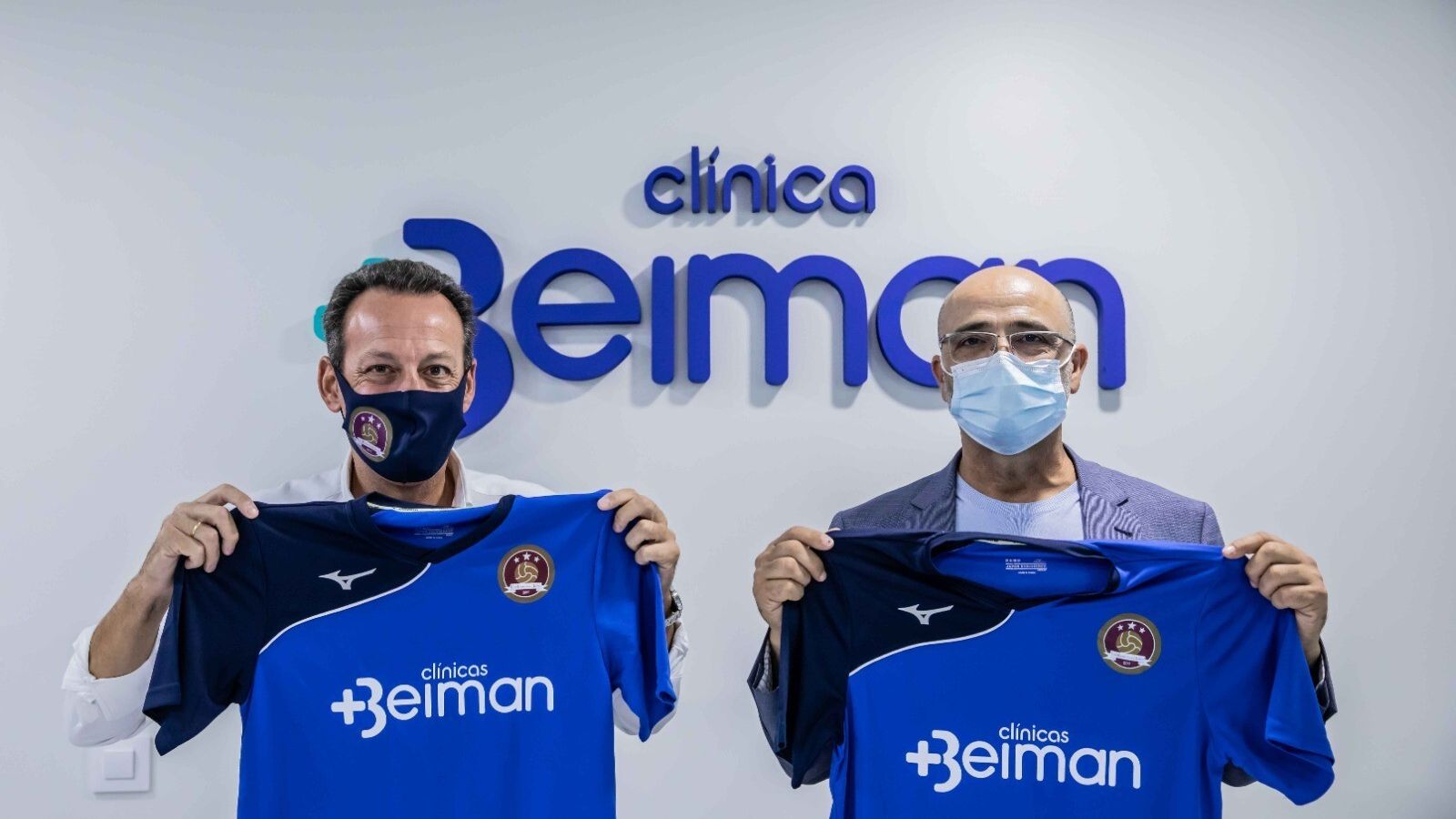 Benjamín Ruiz, director general de Clínicas Beiman, y el presidente de Los Remedios United, Manuel Osorio Hervás.