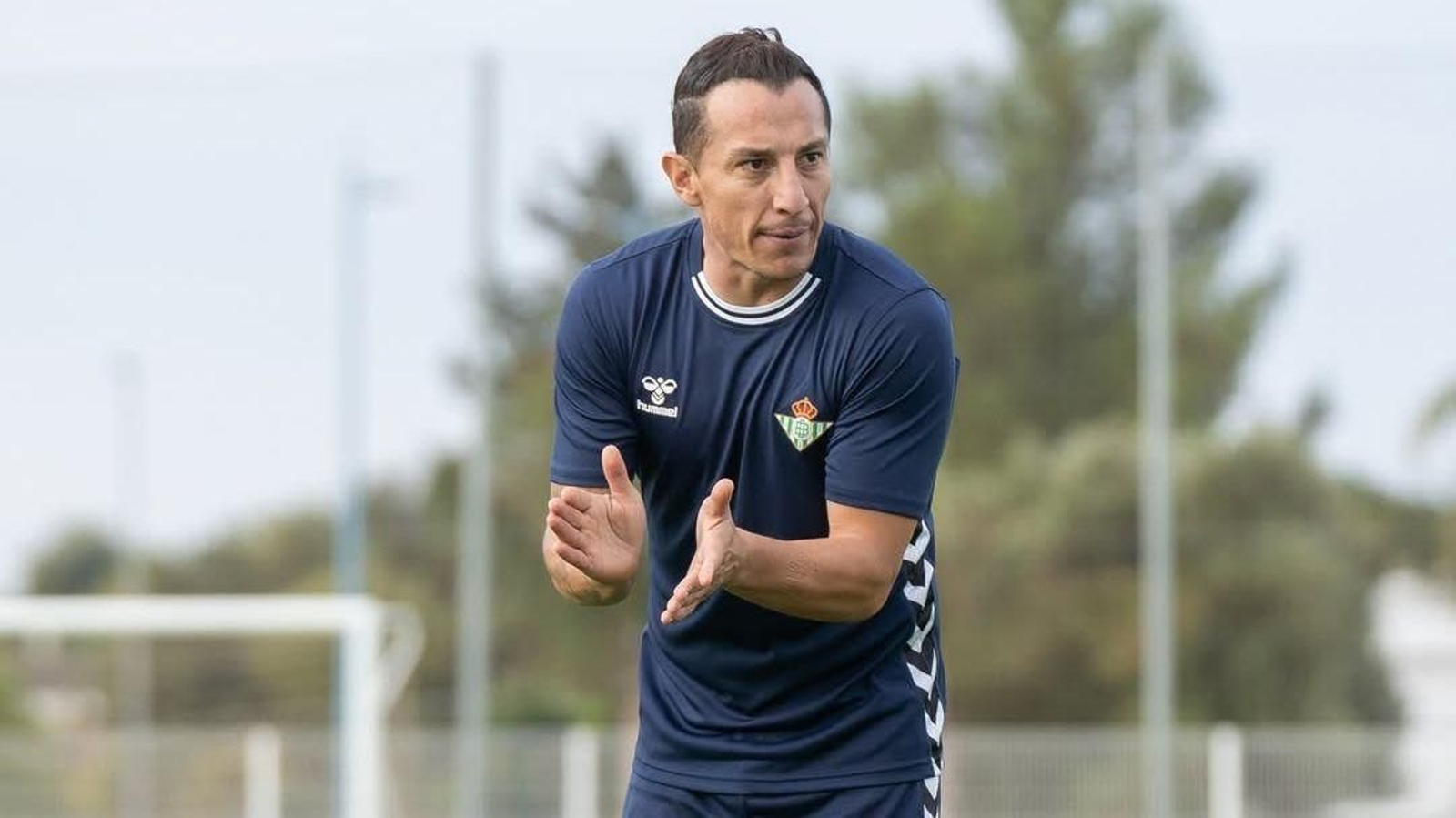 Andrés Guardado comienza su etapa formativa como entrenador realizando