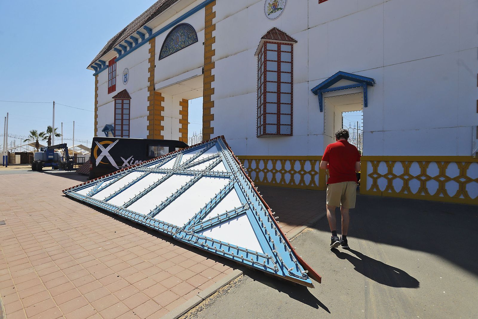Visita al recinto ferial para supervisar los preparativos de cara a la celebración de las Fiestas Colombinas 2023