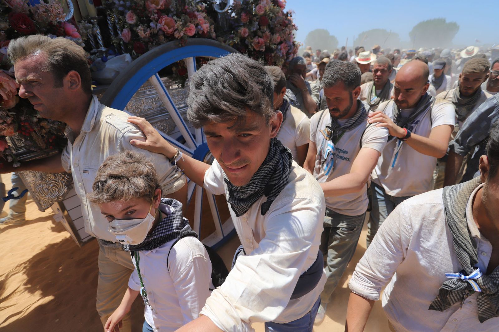 Imágenes de la Hermandad del Rocío de Huelva en el camino