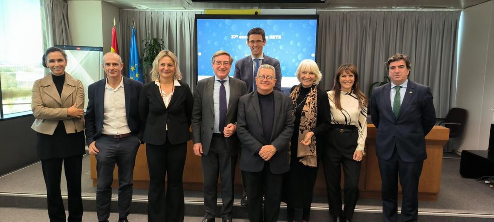 La presidenta Teófila Martínez con los nuevos vicepresidentes de la Asociación Internacional para la colaboración entre puertos y ciudades (RETE)