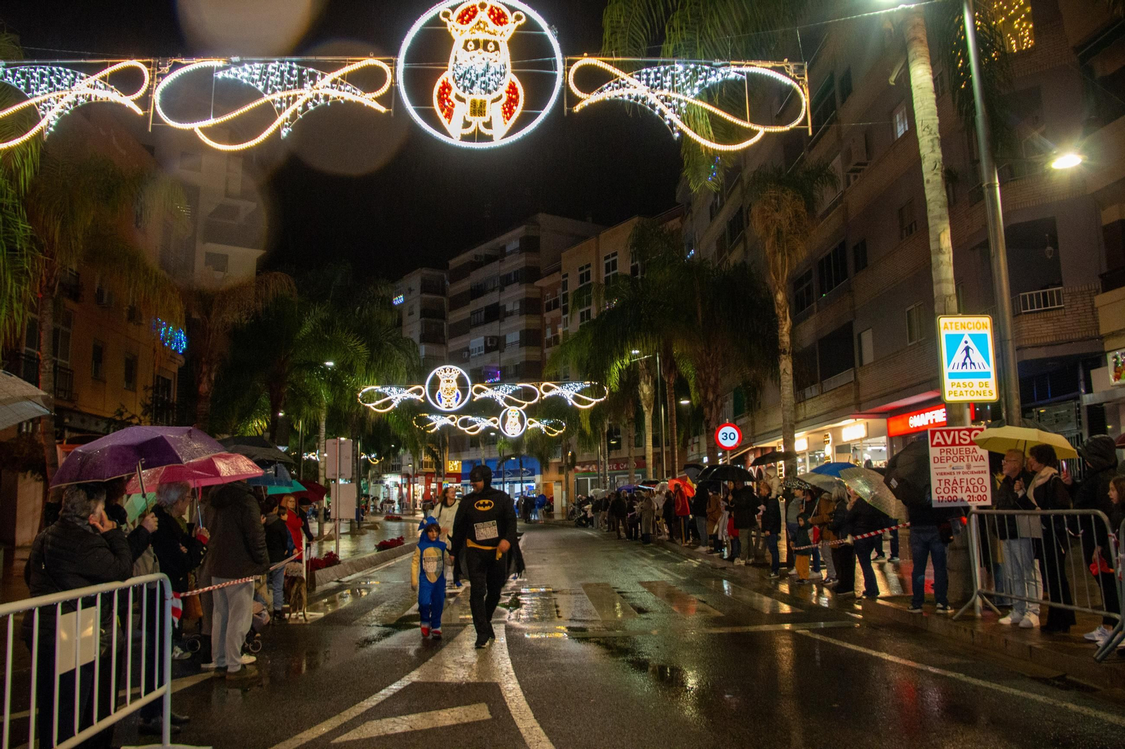 Ni la lluvia puede con la San Silvestre de Motril