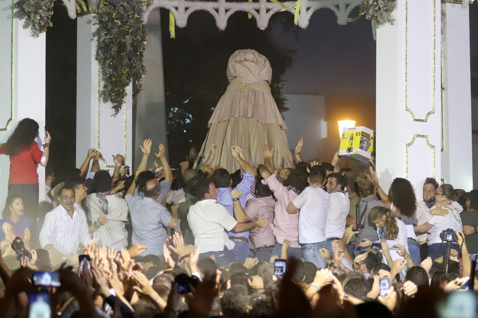 Recuerda las imágenes de la Venida de la Virgen del Rocío a Almonte en 2019