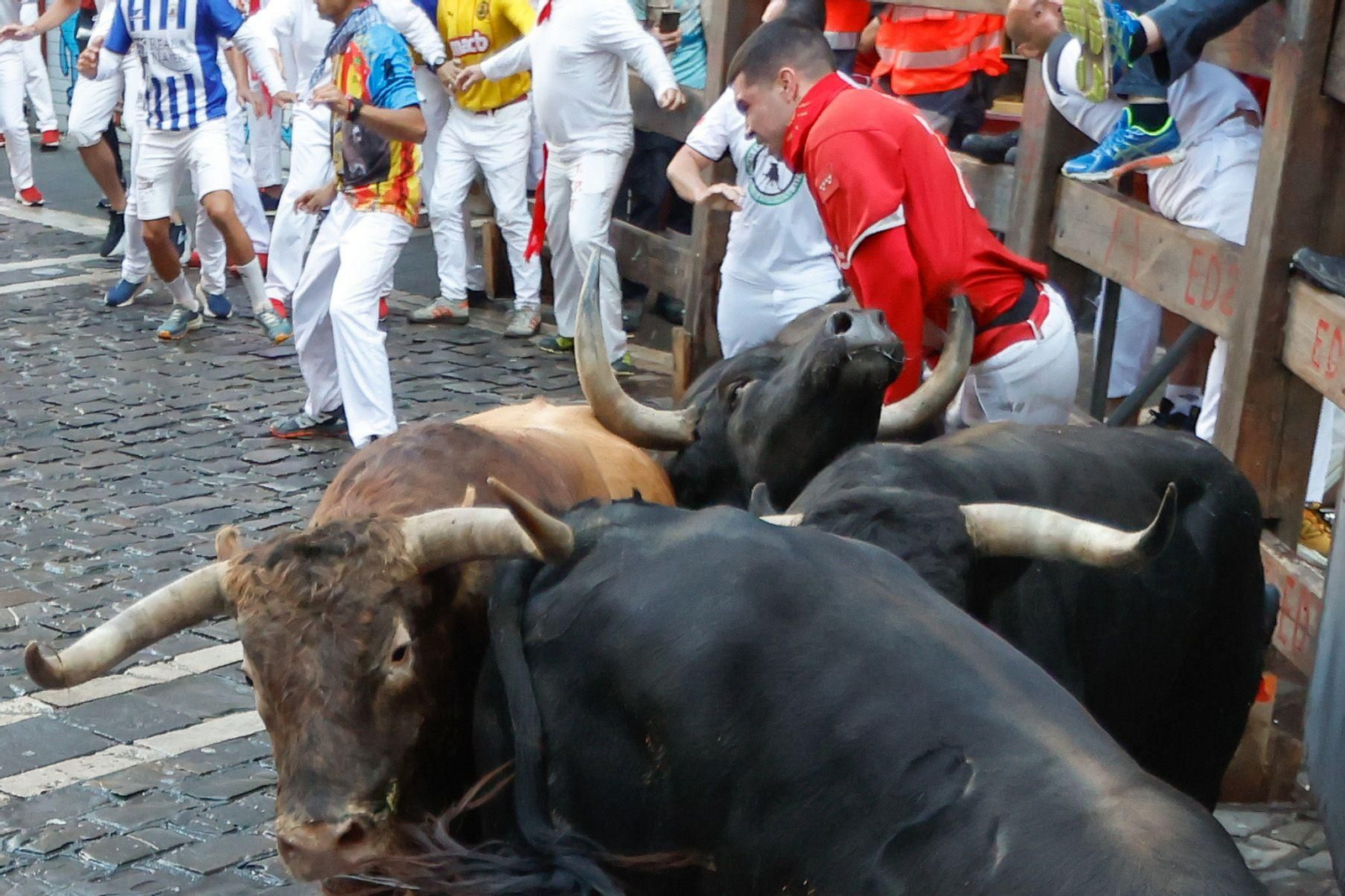 La bravura de Tarifa se hace notar en Pamplona: tres heridos en un encierro con toros de La Palmosilla