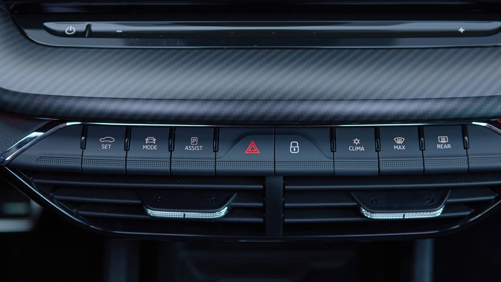 A través de la tecla Mode es posible definir como funcionan distintos elementos del chasis.