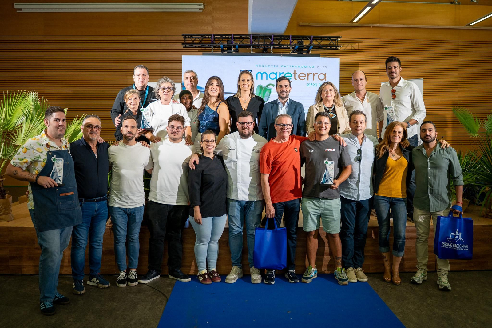 Foto de familia durante el acto de clausura.