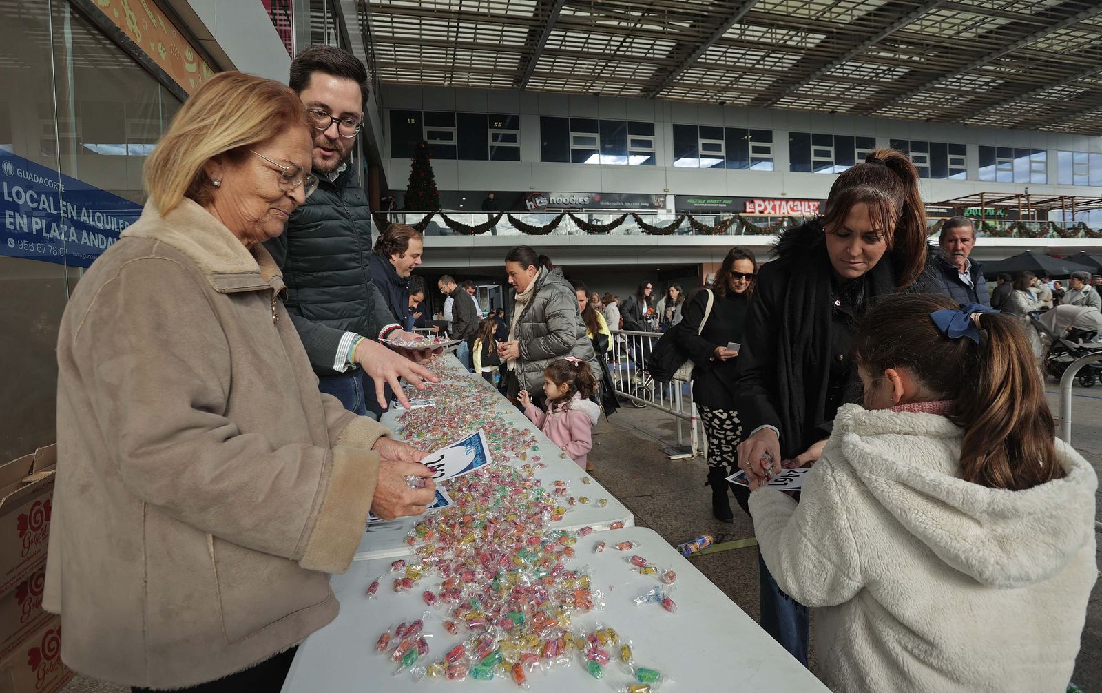 Búscate en el multitudinario arrastre de latas 2026 en Algeciras