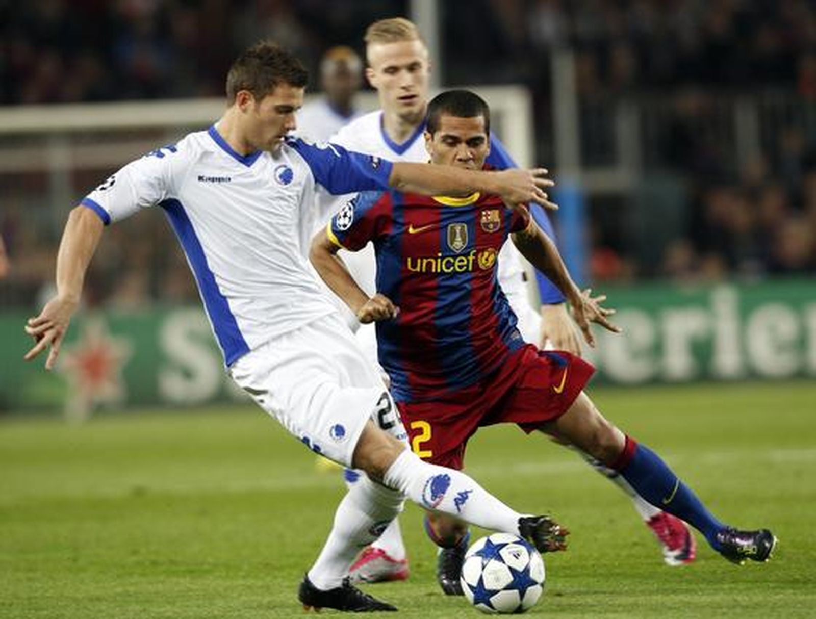 El Barcelona supera al Copenhague en el Camp Nou. / Reuters