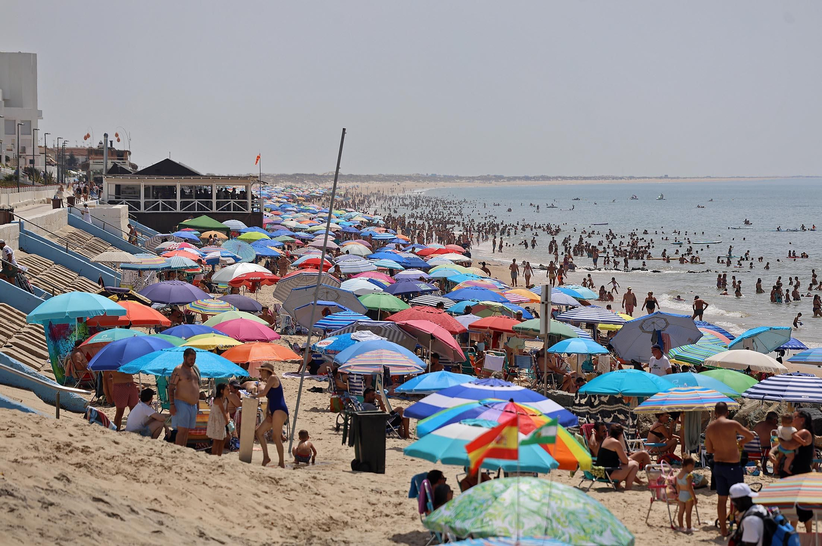 Imágenes del caluroso día en la playa de Matalascañas
