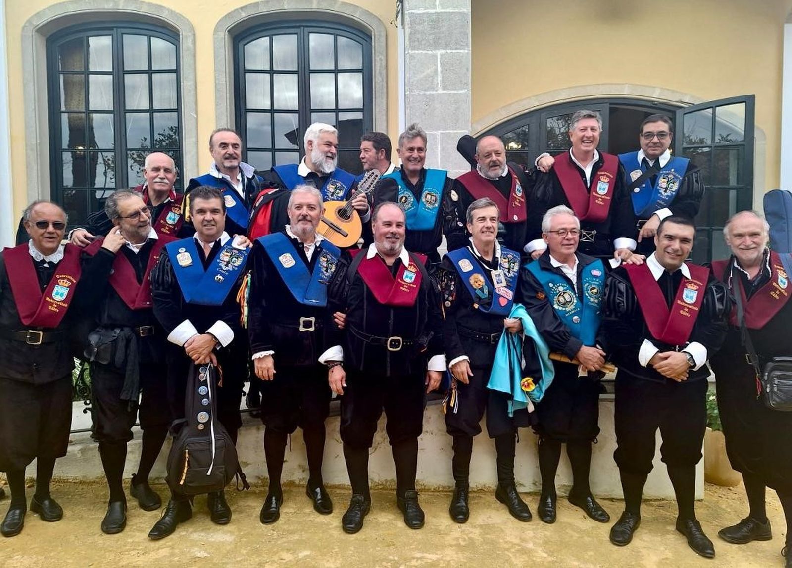 Los Cuarentunos  de Cádiz, Marbella y Ceuta, durante el IV Encuentro visitando las bodegas González-Byass.