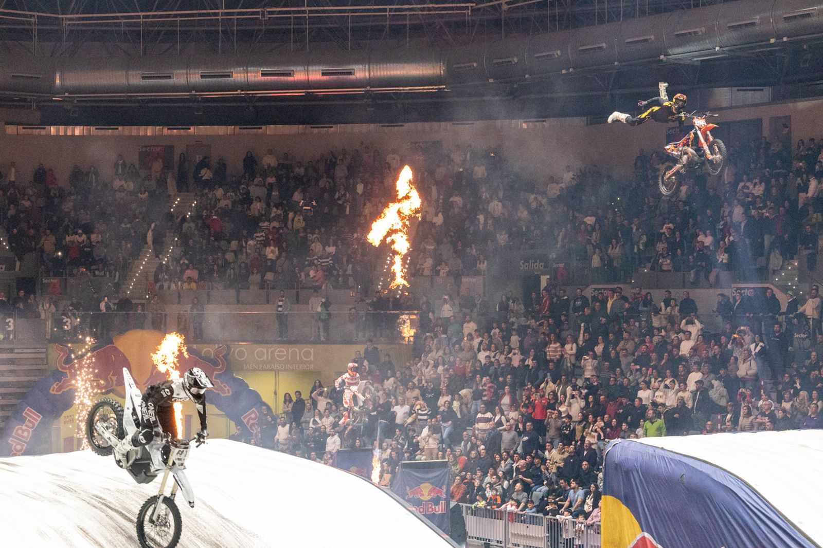 En imágenes: el Olivo Arena vibra con piruetas y motor en estado puro en el Soloflow Freestyle (2)