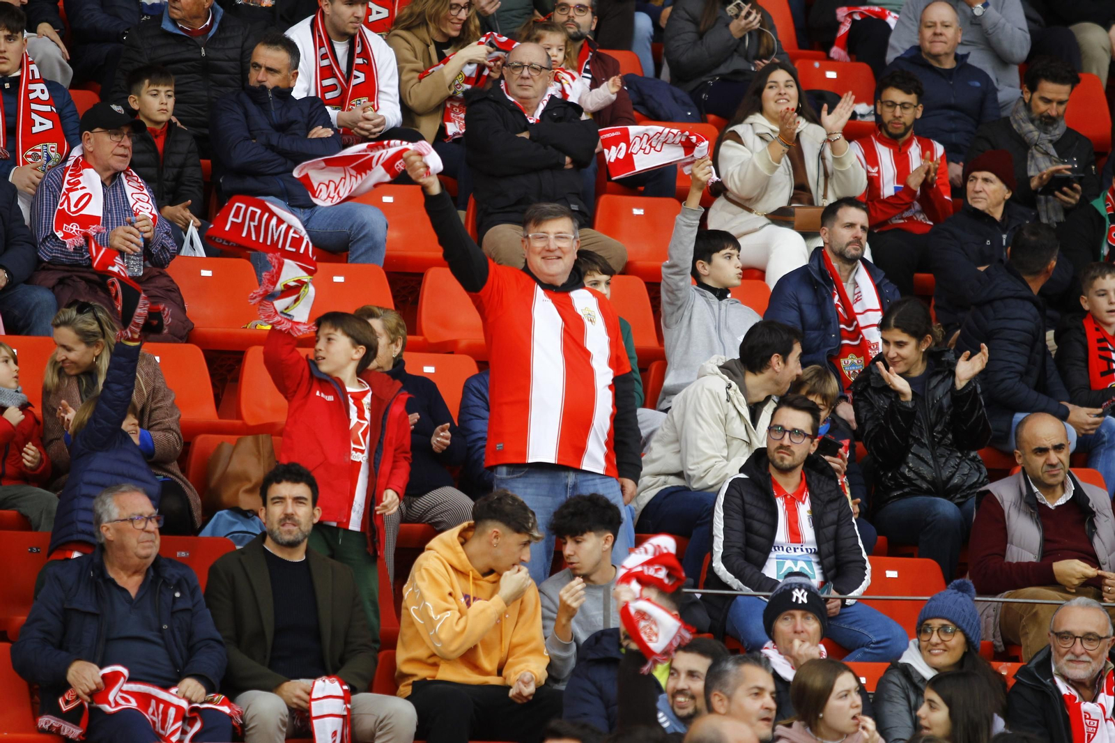 Búscate en la arrolladora victoria del Almería ante el Sevilla en la Copa del Rey, en imágenes