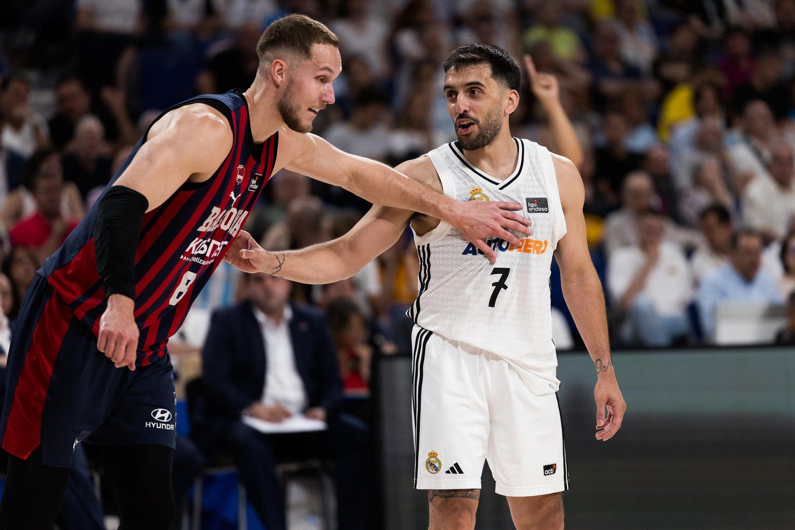 El Real Madrid sufre pero gana al Baskonia (82-76)