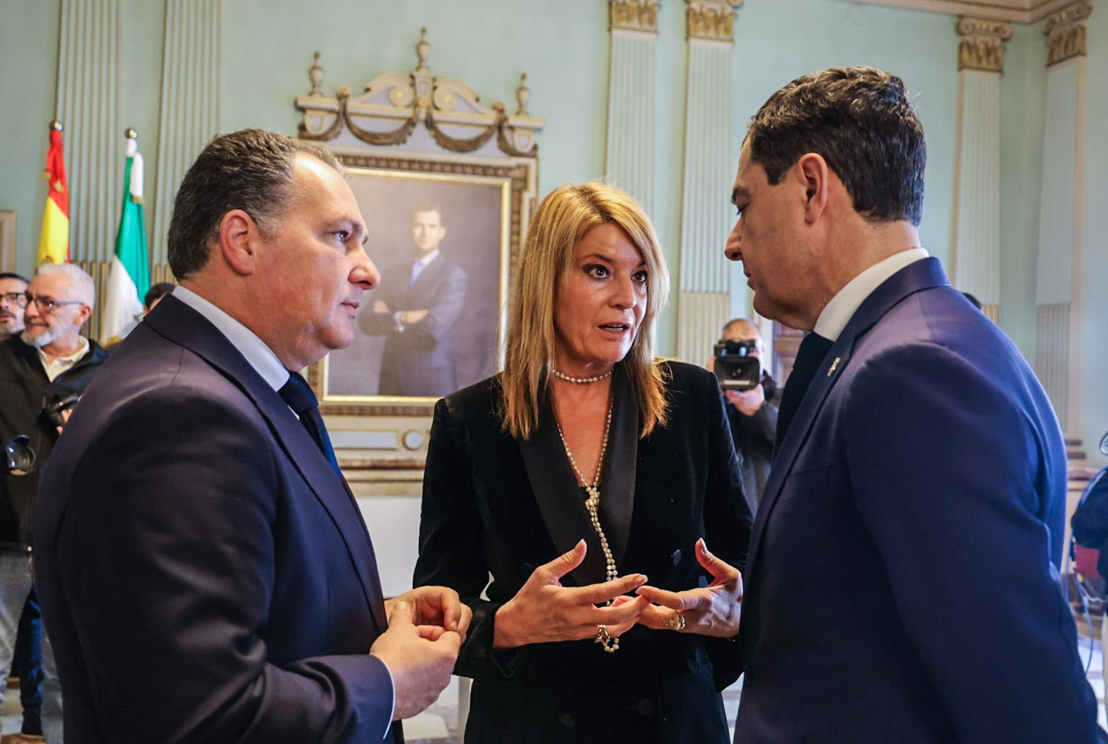 Fotografías del acto de declaración institucional en apoyo a las víctimas del accidente ferroviario de Adamuz y sus familias