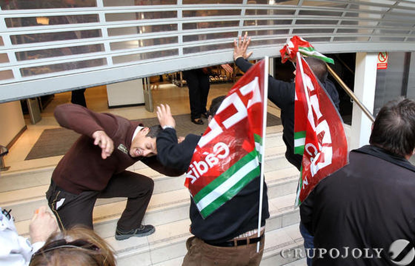 Las imágenes de la huelga general en Jerez.   Foto: Pascual