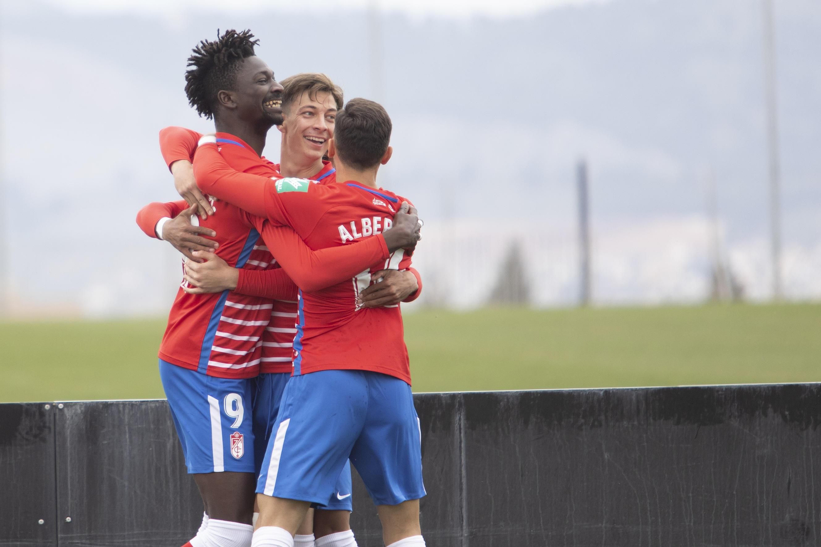 Nuha, Plomer y Alberto López celebran uno de los tantos.