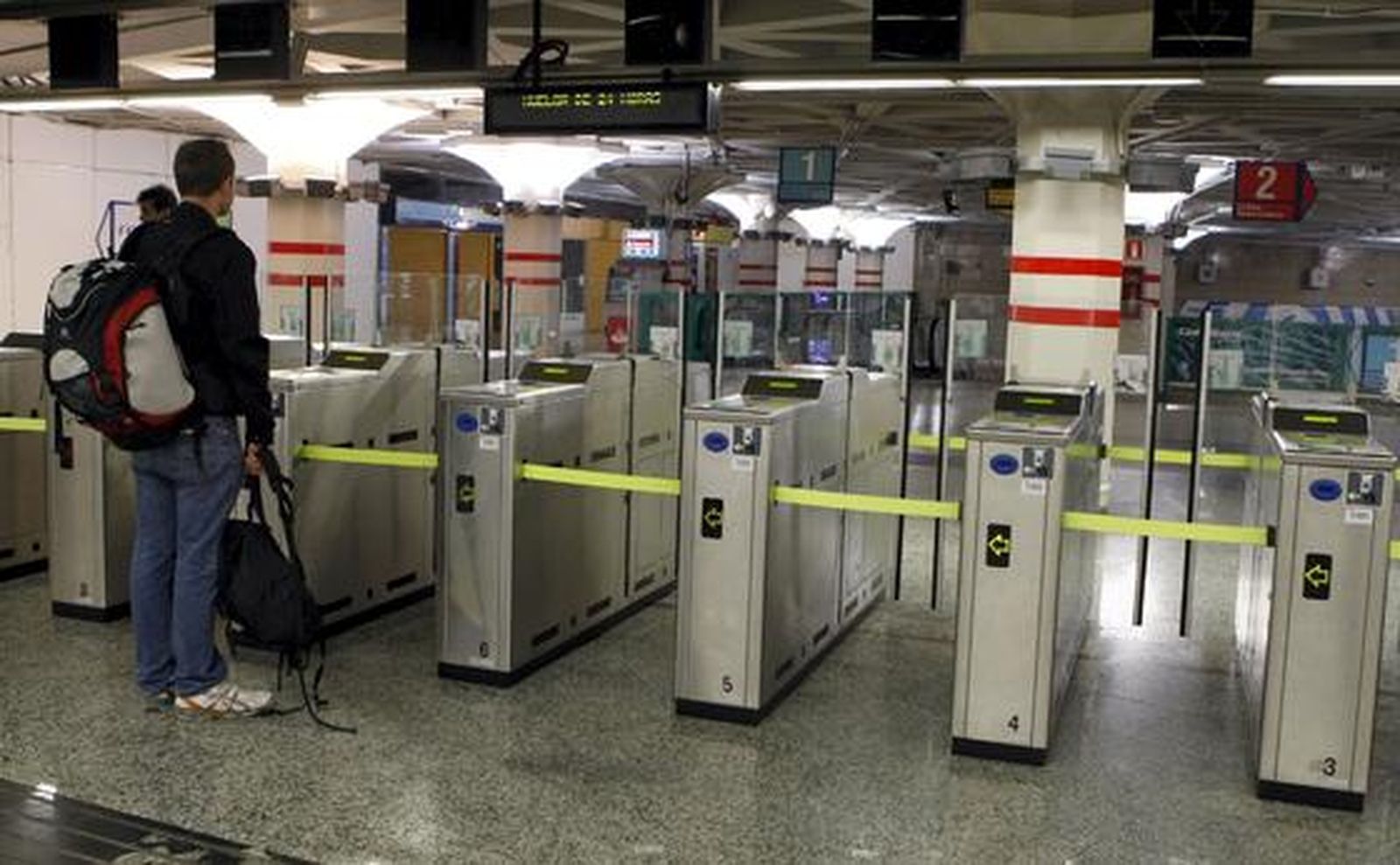 El paro de los empleados del Metro, que no cuenta con servicios mínimos, provoca desde el lunes el caos circulatorio en la capital. 

Foto: Agencias