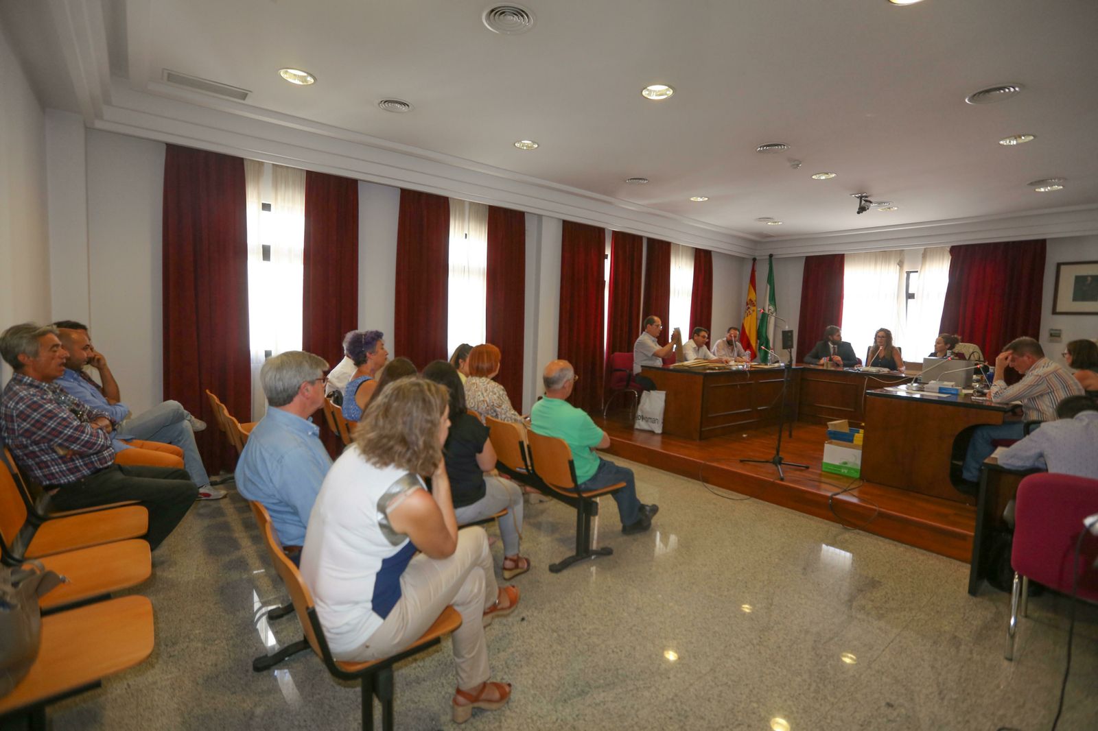 Representantes de partidos políticos en la reunión de la Junta Electoral de Zona este pasado miércoles.