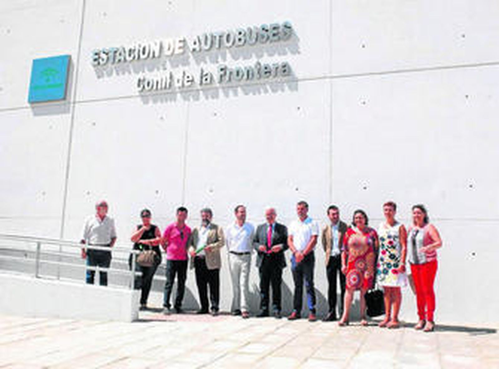 Miembros del equipo de Gobierno de IU y del PSOE de Conil acudieron al acto de entrega de la nueva estación.