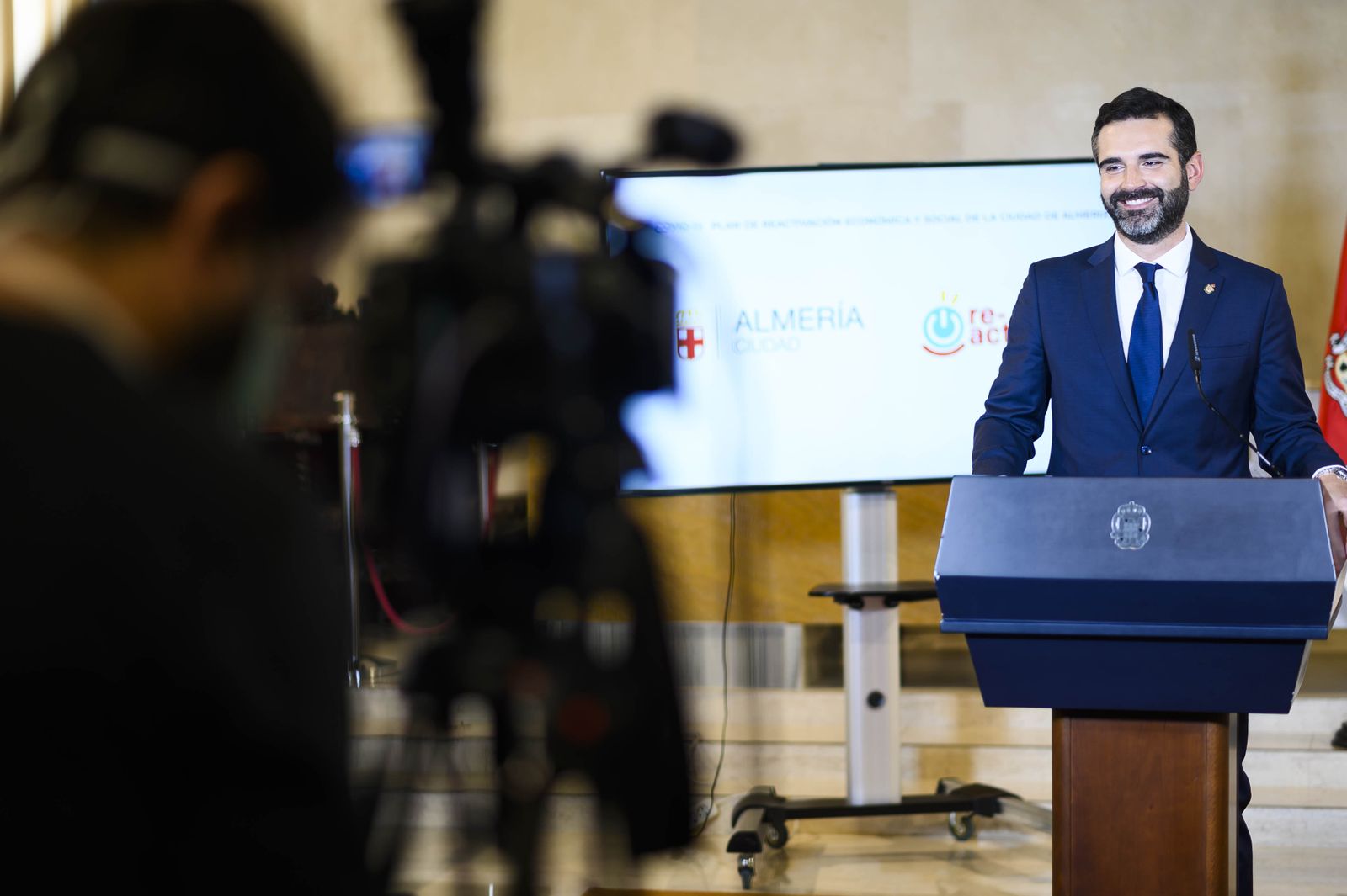 Comparecencia ante las cámaras del alcalde de Almería, Ramón Fernández-Pacheco.