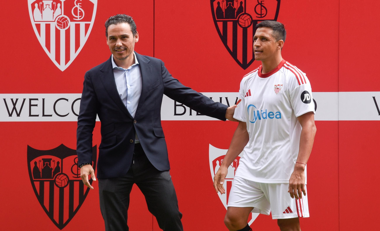 Del Nido Carrasco, junto a Alexis Sánchez.