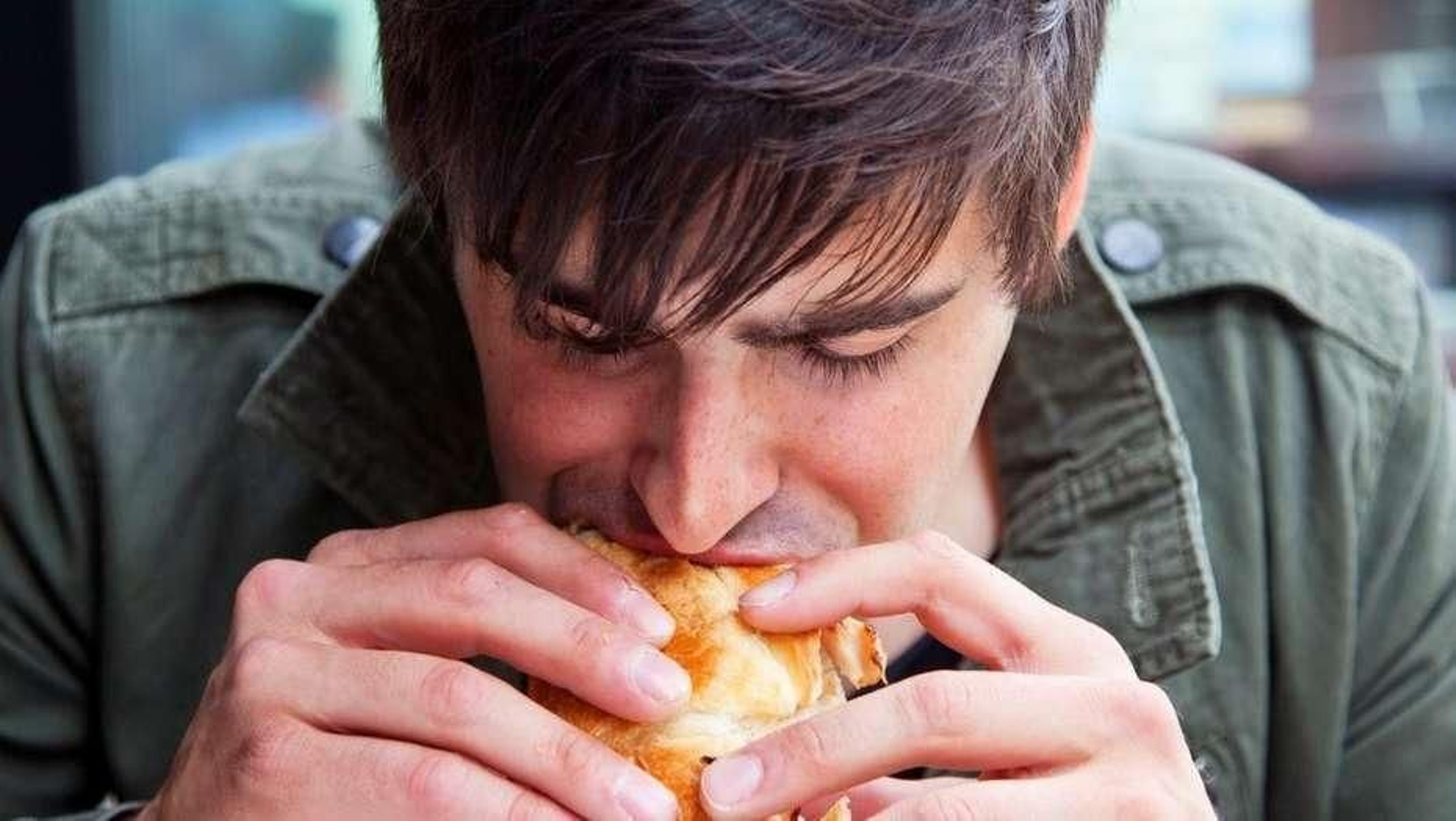 Masticar mal provoca dolor de estómago, dolor de cabeza o de cervicales. Masticar mal provoca dolor de estómago, dolor de cabeza o de cervicales.
