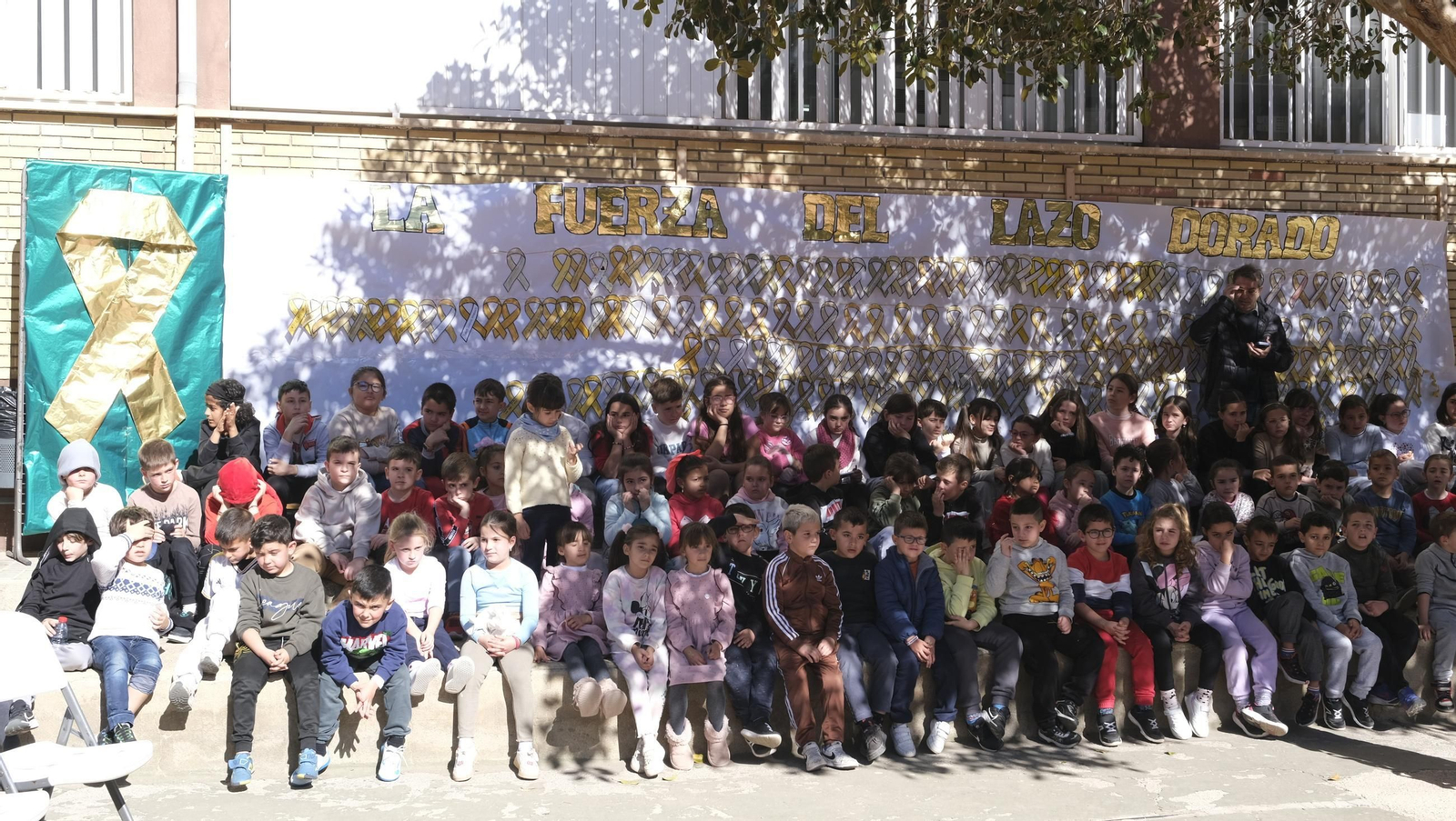 Día Internacional Contra el Cáncer Infantil en el CEIP 28 de Febrero, en imágenes