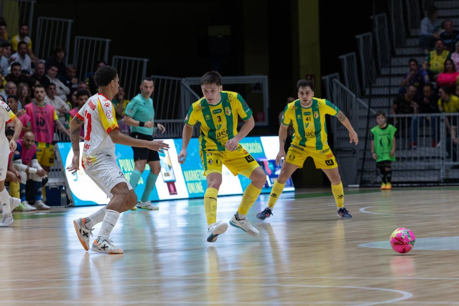 Las mejores fotos de la goleada del Jaén Paraíso Interior FS ante Industrias Santa Coloma