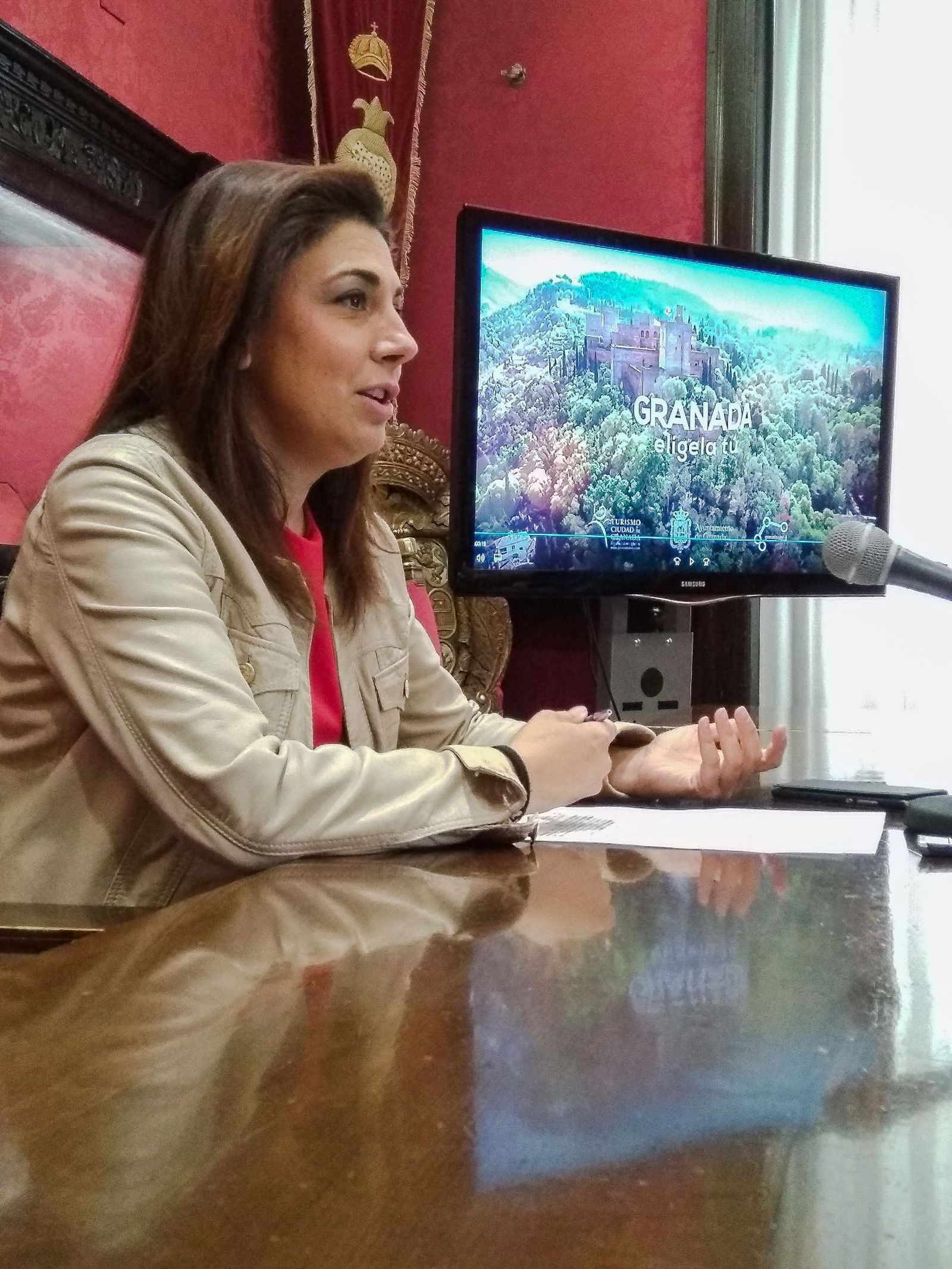 La concejal de Turismo.