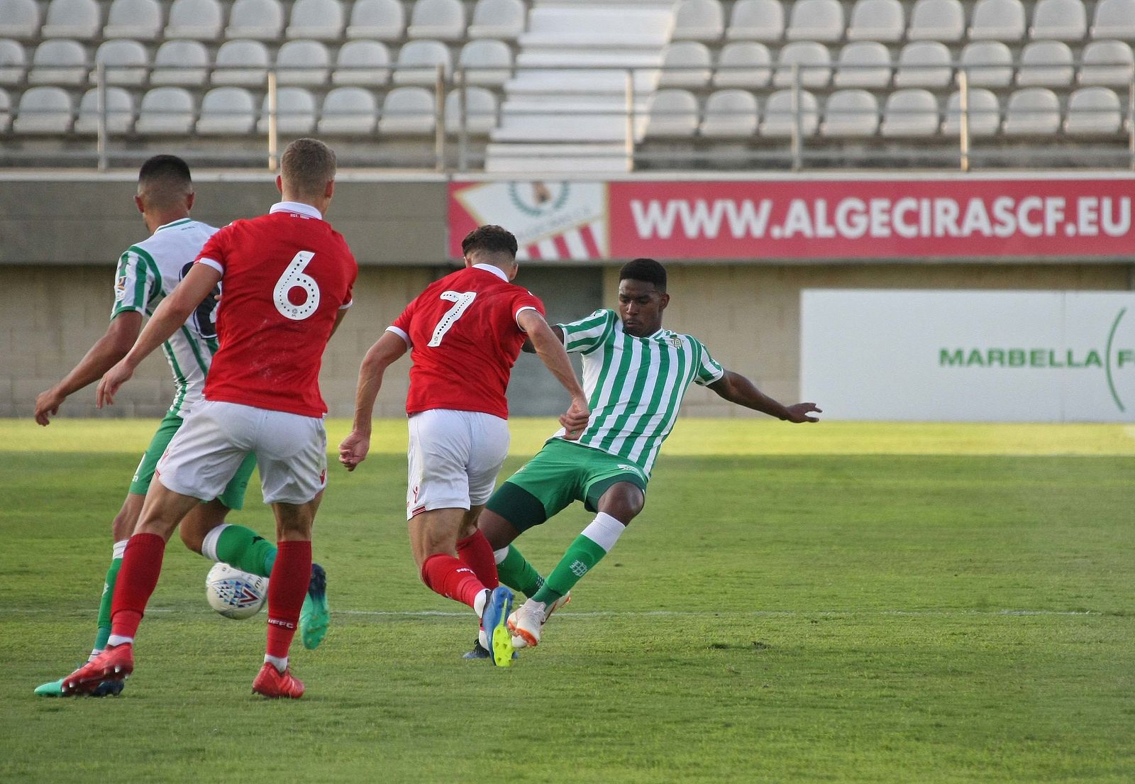 El amistoso Real Betis-Nottingham Forest, en imágenes