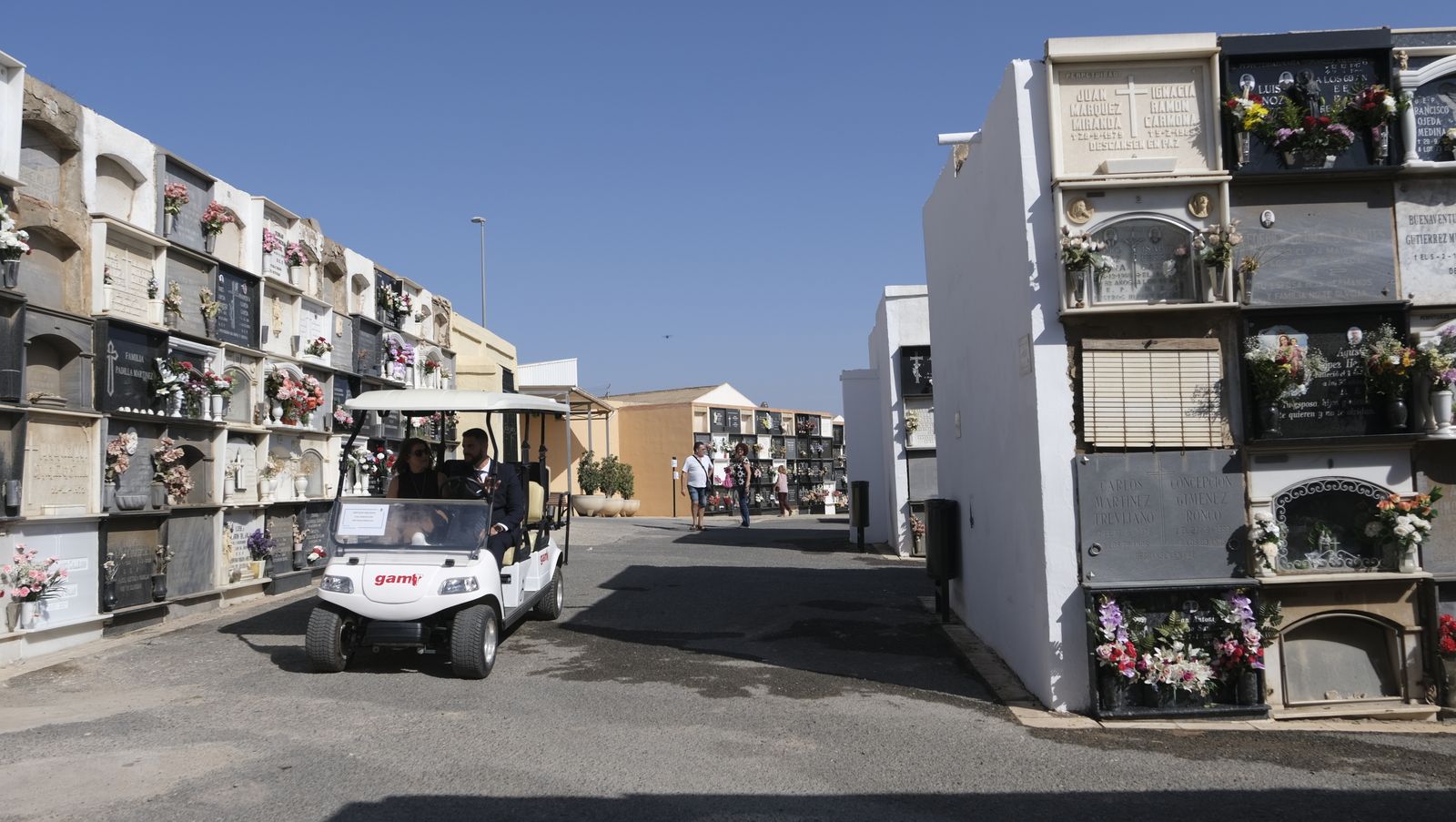Imágenes del Día de Todos los Santos en el Cementerio de San José de Almería