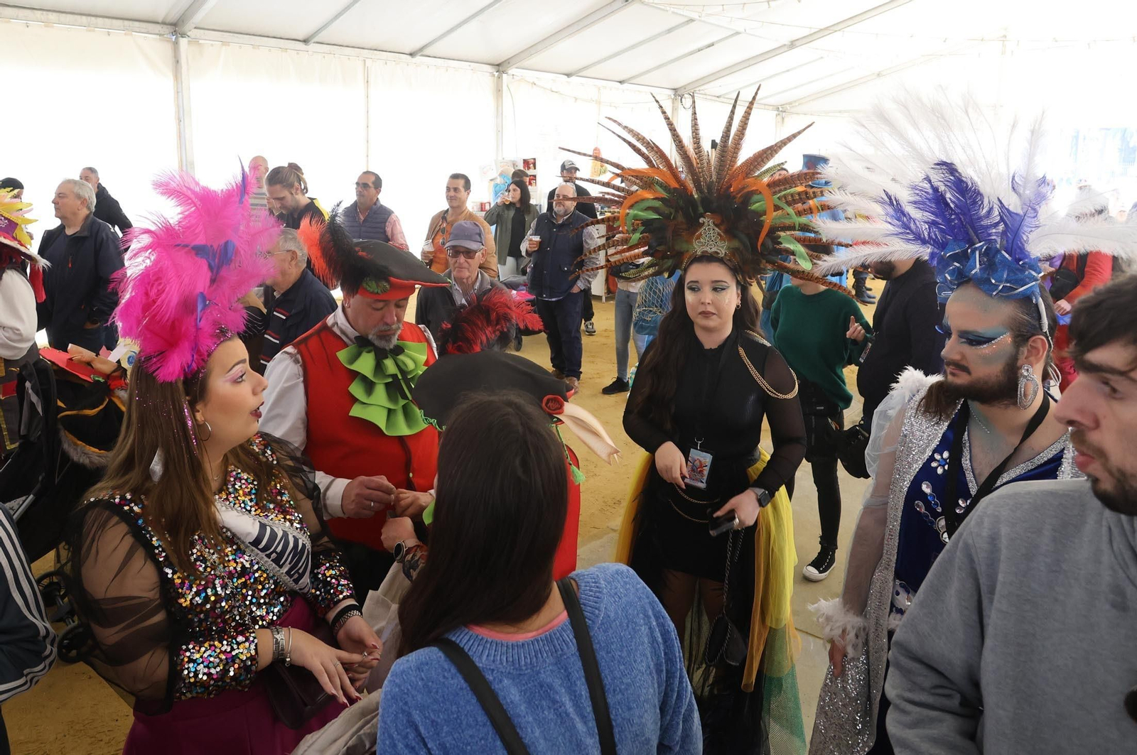 Imágenes del gran ambiente en el carrusel de agrupaciones del Carnaval Colombino 2024