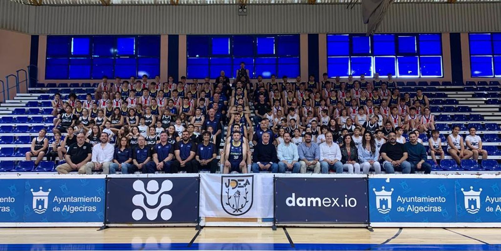 La foto oficial de los equipos de Udea.