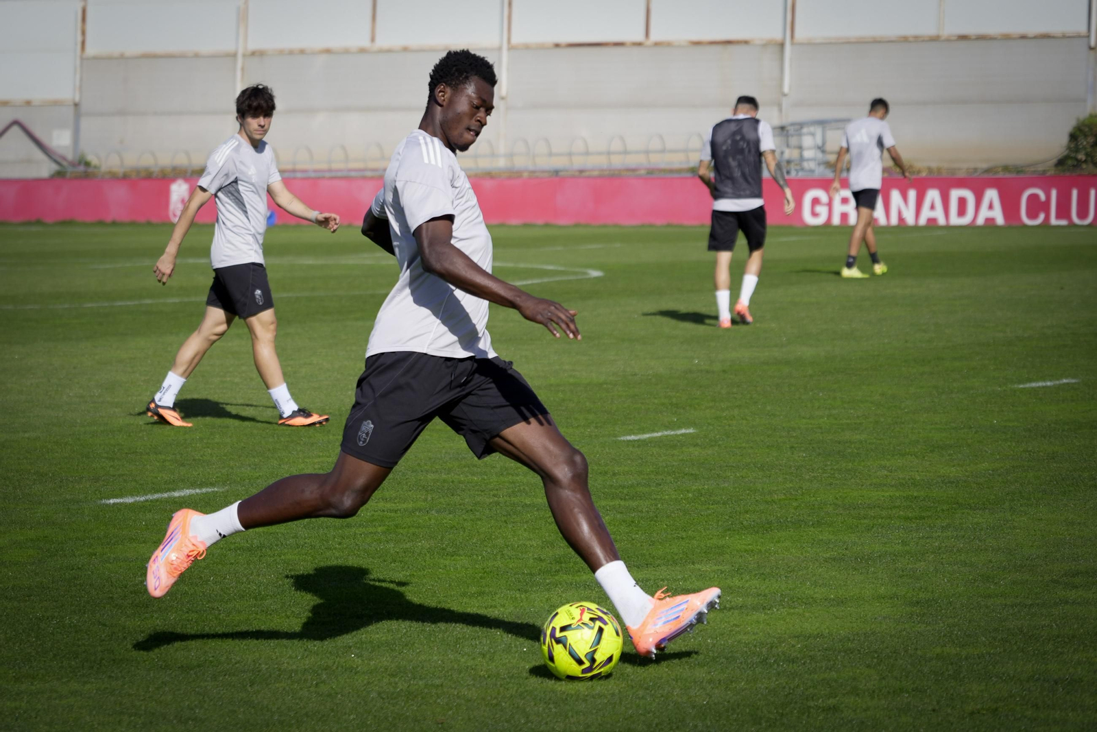 Las imágenes del entrenamiento del Granada CF