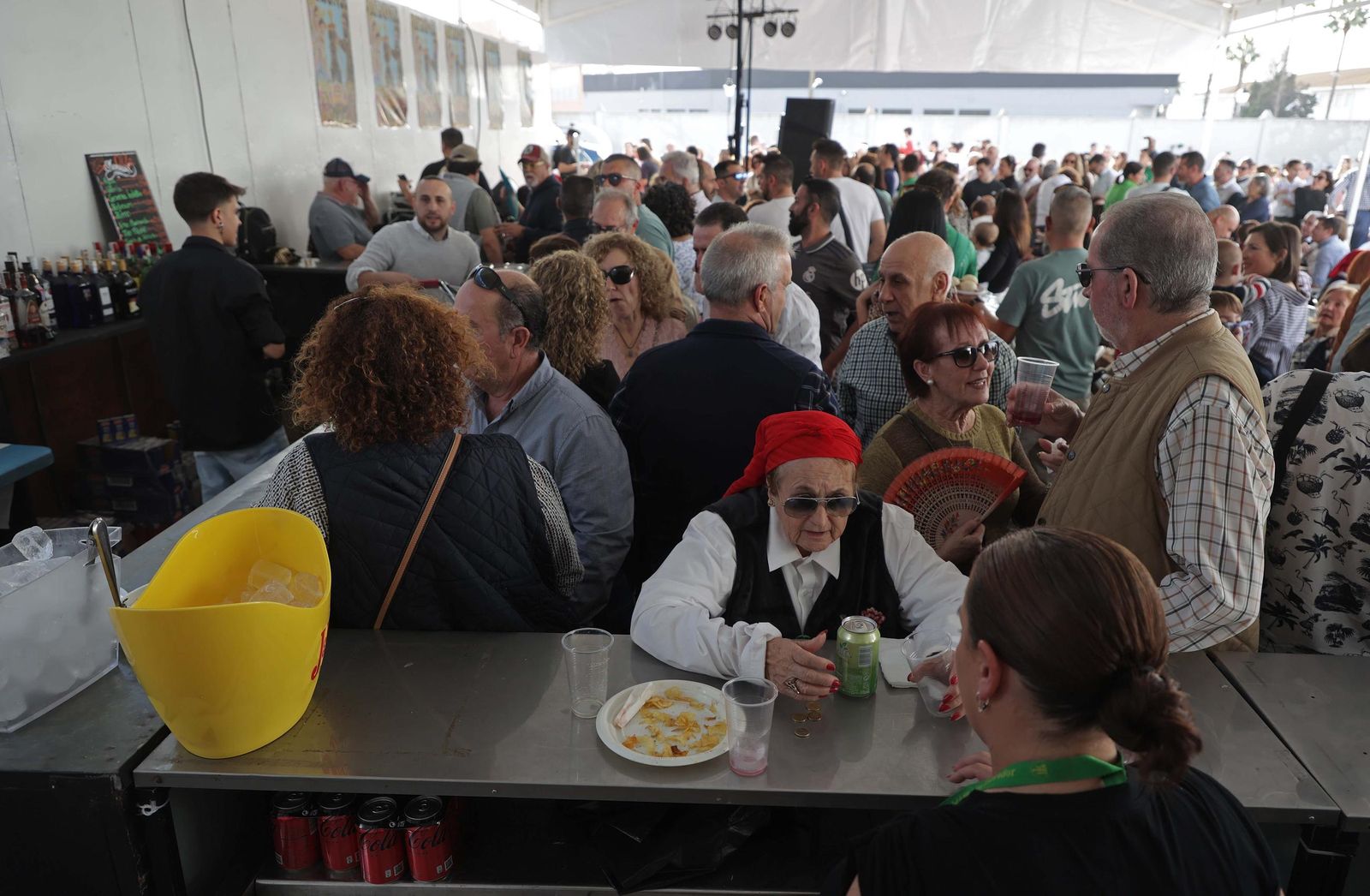Búscate en las fotos de la Olla de San Isidro en Los Barrios .