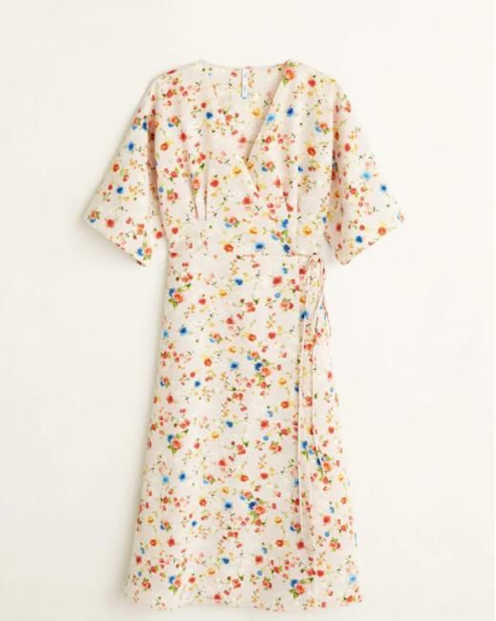 Vestido cruzado de flores de Mango outlet.