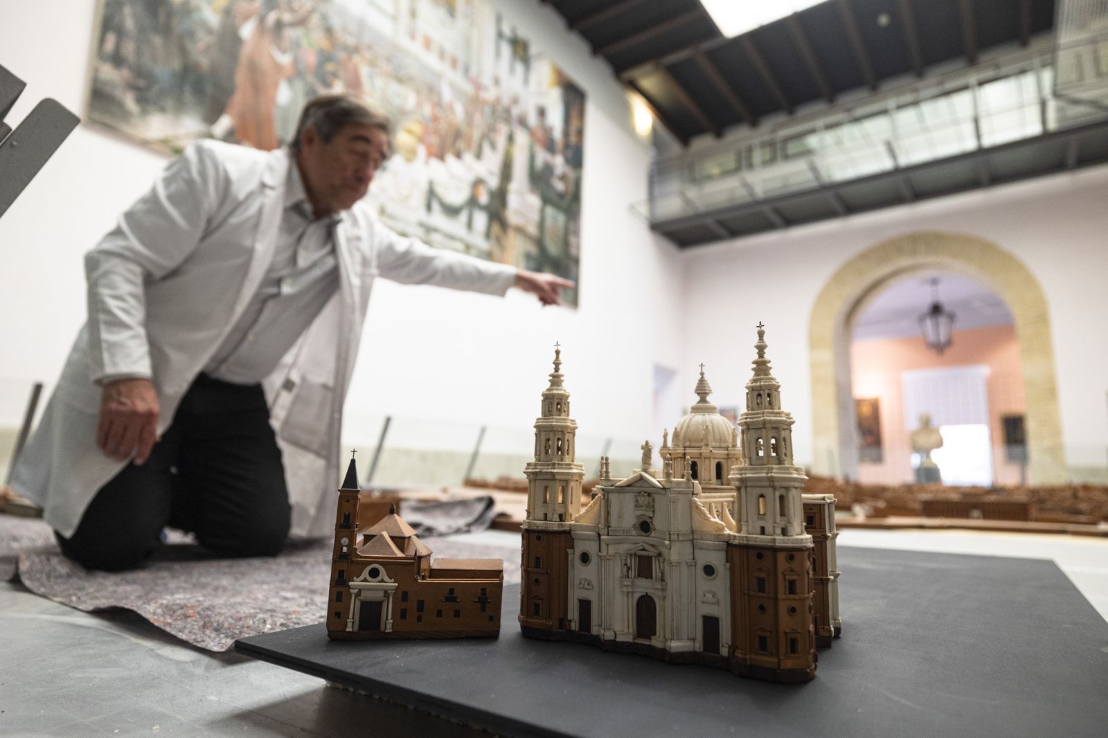 Imágenes del inicio de los trabajos de conservación y limpieza de la maqueta de Cádiz.