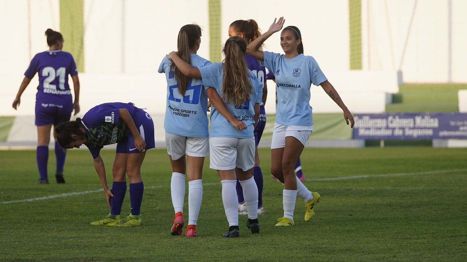 Las jugadoras del Pozoalbense festejan un gol durante un duelo de esta pretemporada.