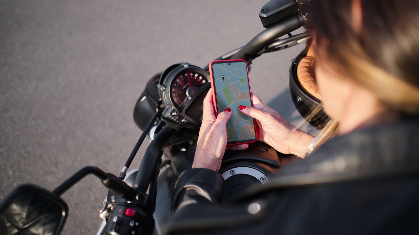 Utilizar apps para ver que gasolineras son las más baratas.