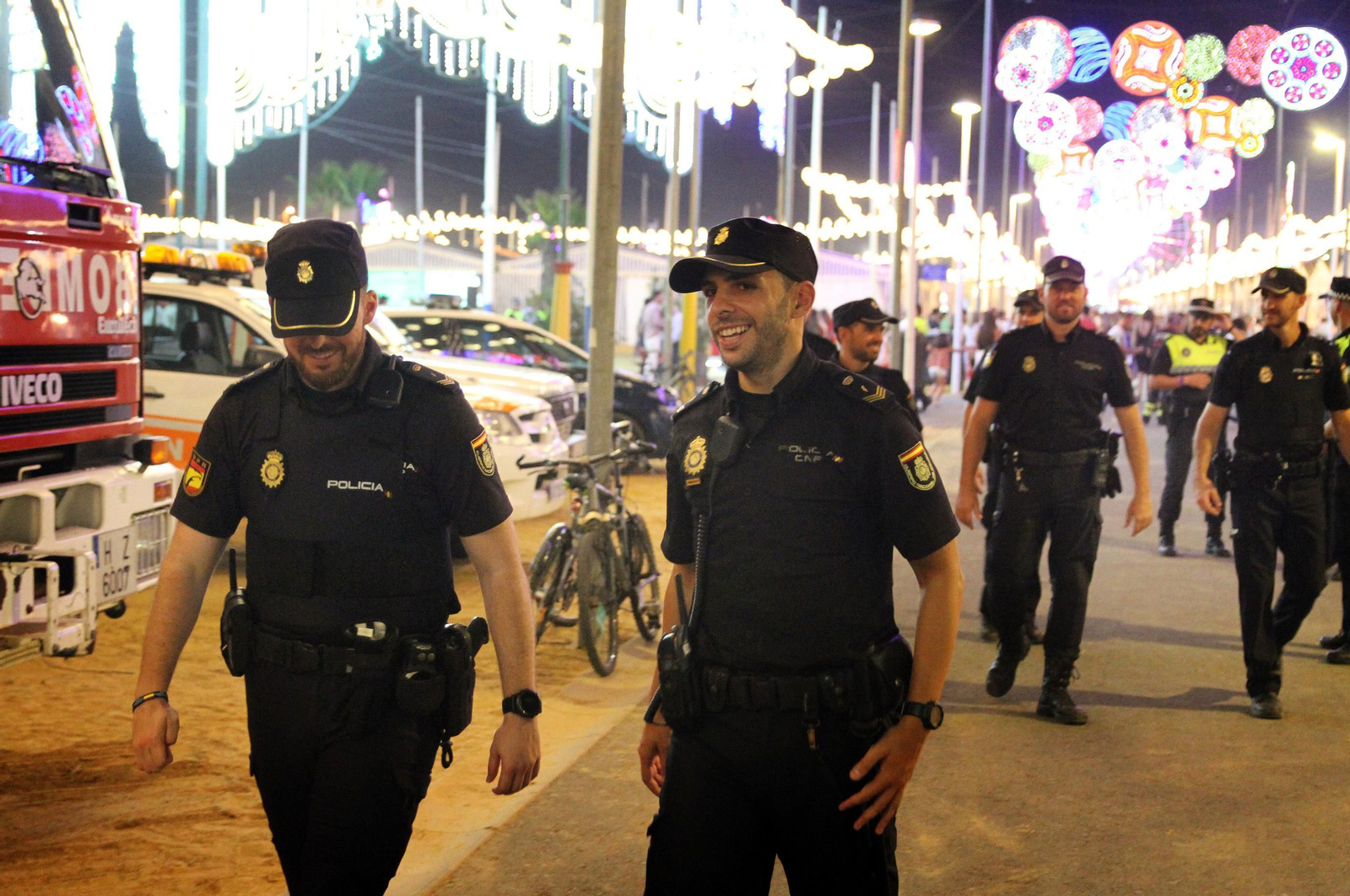 Agentes de la UPR de la Policía Nacional en el recinto ferial de las Colombinas.