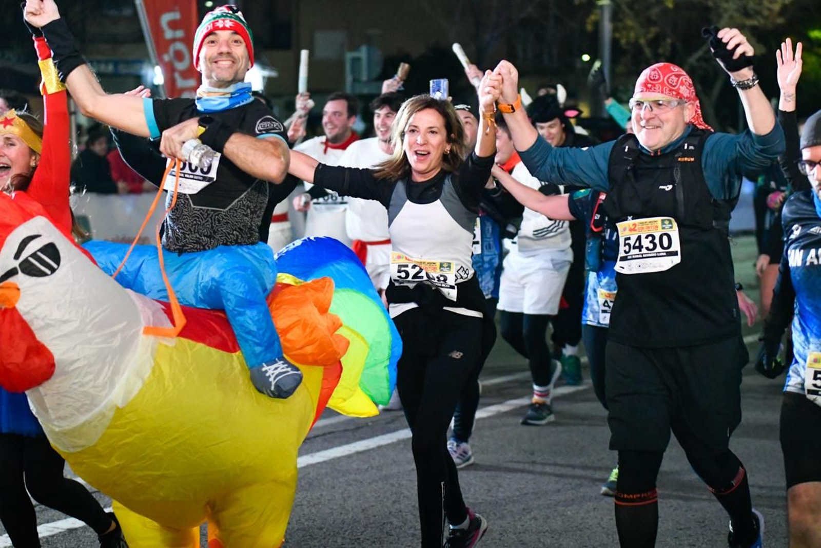 En imágenes: búscate en tu llegada a meta de la Carrera de San Antón 2025 (12)