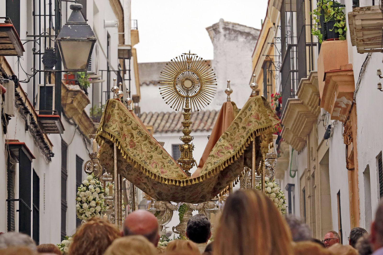Custodia en la procesión de Minerva