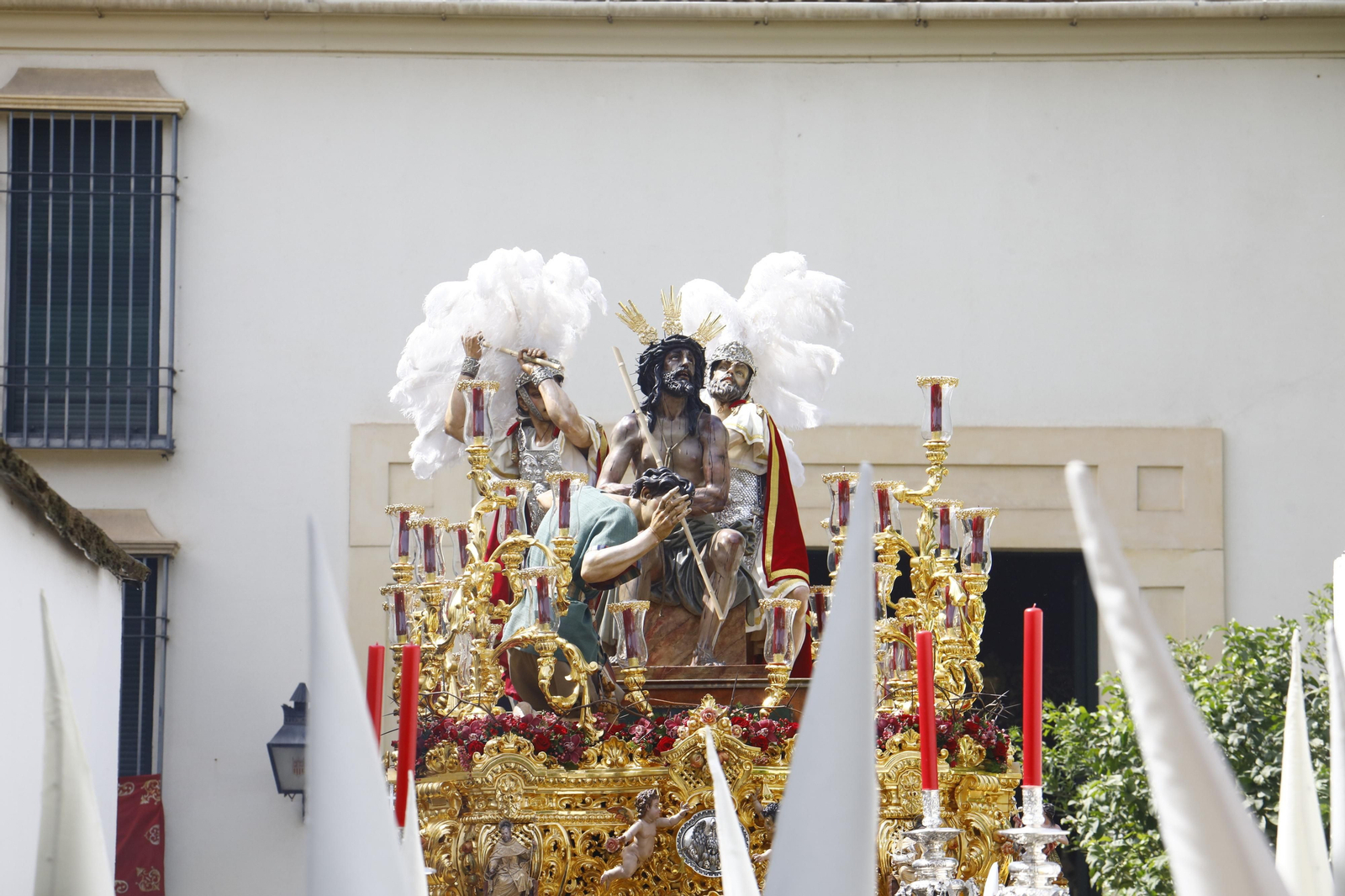 Lunes Santo en Córdoba: La procesión de la Merced, en imágenes